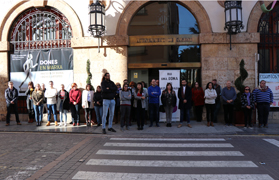 Sagunt guarda un minut de silenci en senyal de condemna i repulsa pel presumpte assassinat masclista ocorregut a Tenerife