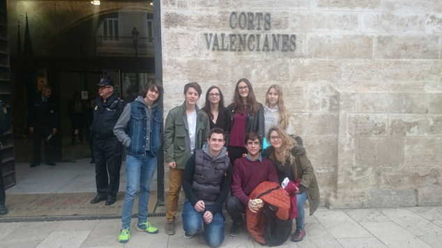 El Consell de la Infància de Sagunt i corresponsals dels IES intervenen en les Corts Valencianes