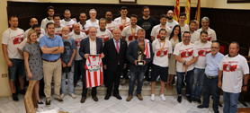 El Fertiberia BM Puerto Sagunto presenta la copa de l'ascens a Asobal a l'Ajuntament