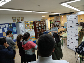 Els corresponsals dels IES impartixen tallers als seus companys sobre prevenció de consum d'alcohol