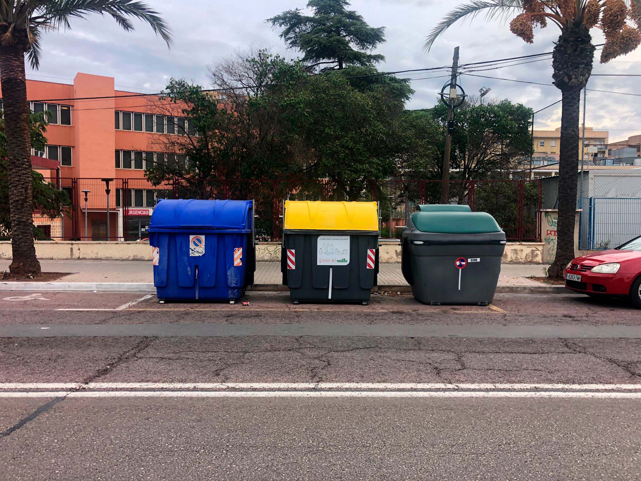 Sagunto vuelve a repartir cubos marrones para el reciclaje de la basura  orgánica
