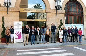 Sagunt guarda un minut de silenci en senyal de condemna i repulsa pel presumpte assassinat masclista ocorregut a Dénia