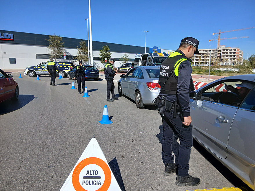 La Policia Local de Sagunt controlarà esta setmana el correcte ús de sistemes de retenció infantil i del cinturó de seguretat