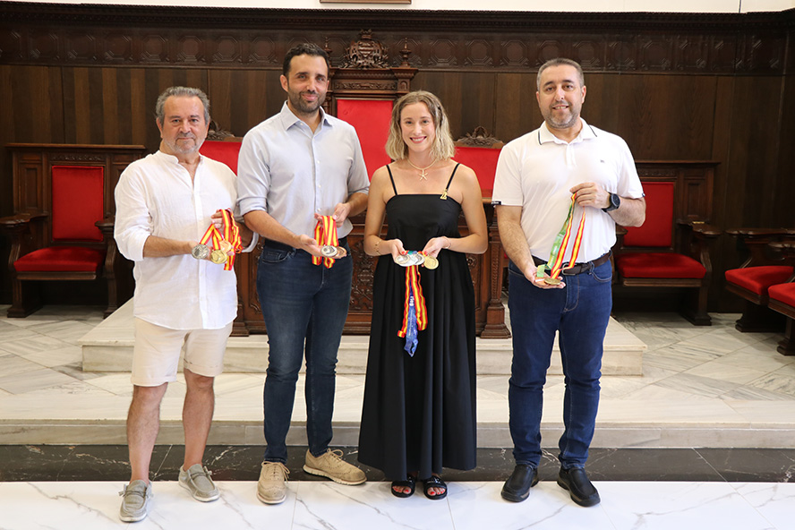 El Ayuntamiento de Sagunto reconoce la trayectoria deportiva de la gimnasta local Claudia Guzmán
