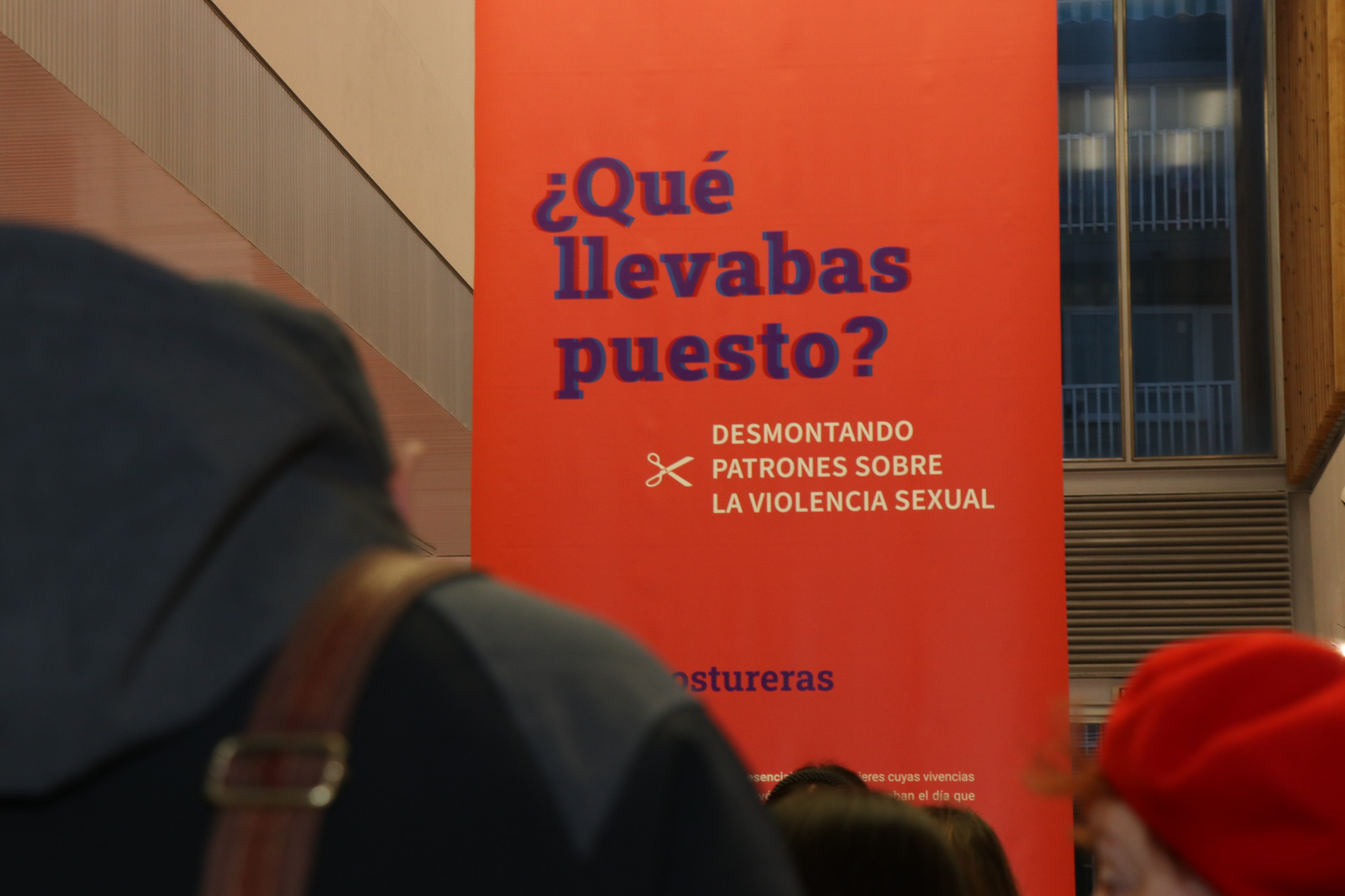 Arriba a Sagunt l'exposició col·lectiva ‘Què portaves posat?’ per a desmuntar mites sobre la violència sexual