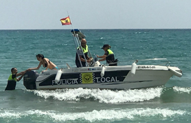 El servici de socorrisme realitza amb èxit un simulacre de salvament a la platja del Port de Sagunt