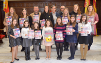 L'alcalde de Sagunt presenta la revista fallera “Foc de Morvedre”