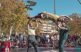 L’Off Romà inicia el seu programa amb l’espectacle de carrer ‘Más allá del Zaguán’