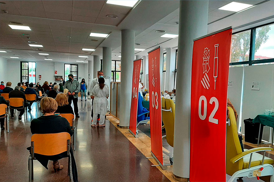 La cafetería del Centro Cívico de Puerto de Sagunto volverá a su uso  habitual tras la conclusión de las vacunaciones masivas