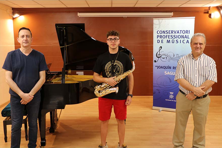 El conservatori de música Joaquín Rodrigo concedix el premi professional de saxofon i la menció d'honor de Música de Cambra a Enric Lozano Carpena