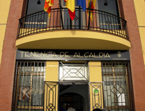 El Ayuntamiento cambiará el pavimento exterior de la Tenencia de Alcaldía