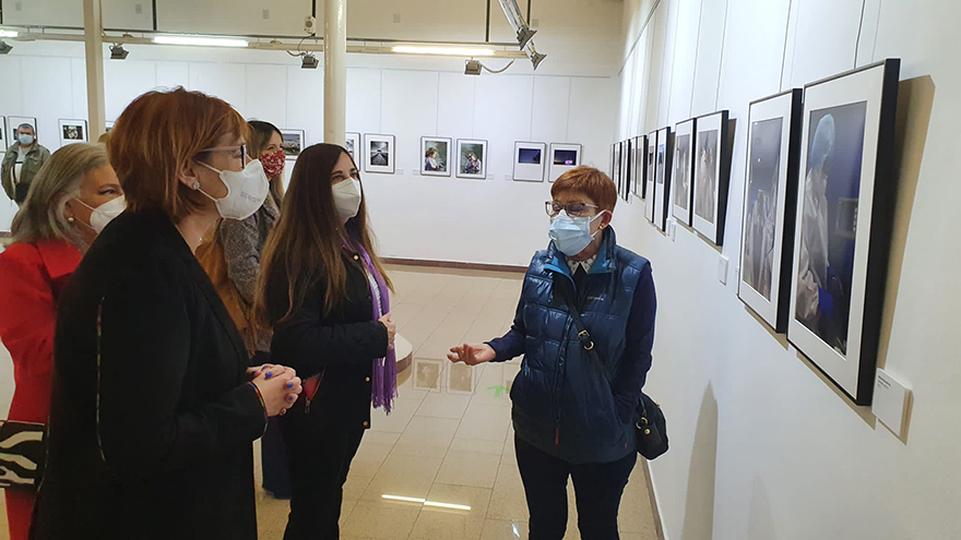 La delegada de Cultura anima la població a visitar l’exposició del Grup Arse amb motiu del 8 de Març