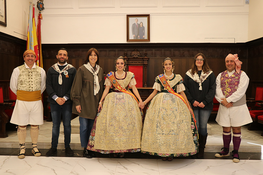 La ministra Diana Morant participa en una recepción con las falleras mayores de Sagunto