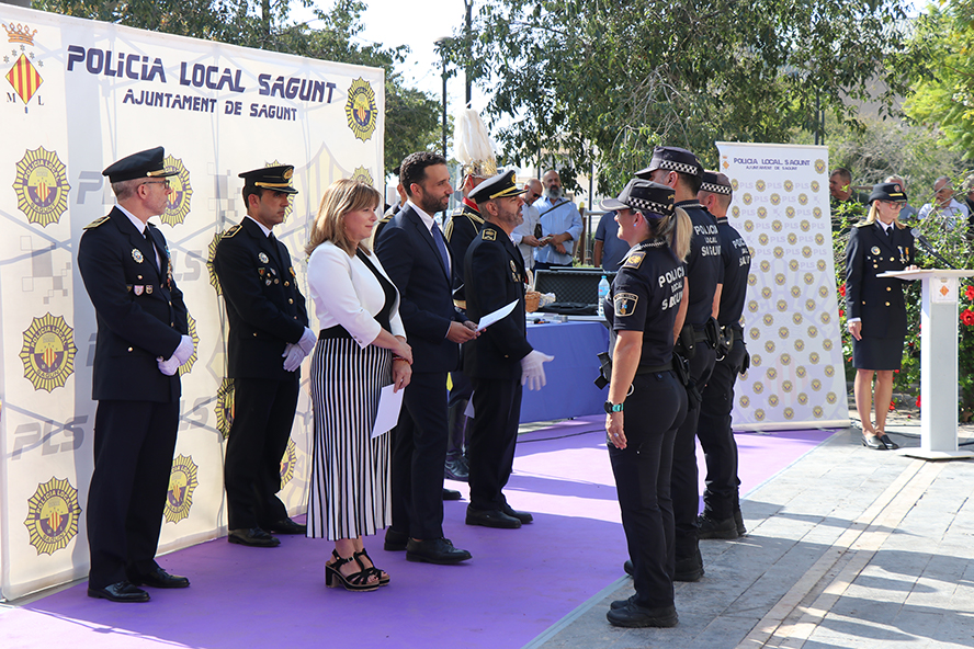 La Policía Local de Sagunto reconoce la labor de 18 miembros del cuerpo y un civil