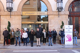 Sagunt guarda un minut de silenci pel presumpte assassinat masclista ocorregut a Sevilla