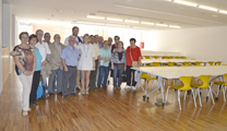 El alcalde del Ayuntamiento de Sagunto y la delegada del Mayor explican a las asociaciones de personas mayores los usos de las nuevas salas del Centro Cultural Mario Monreal