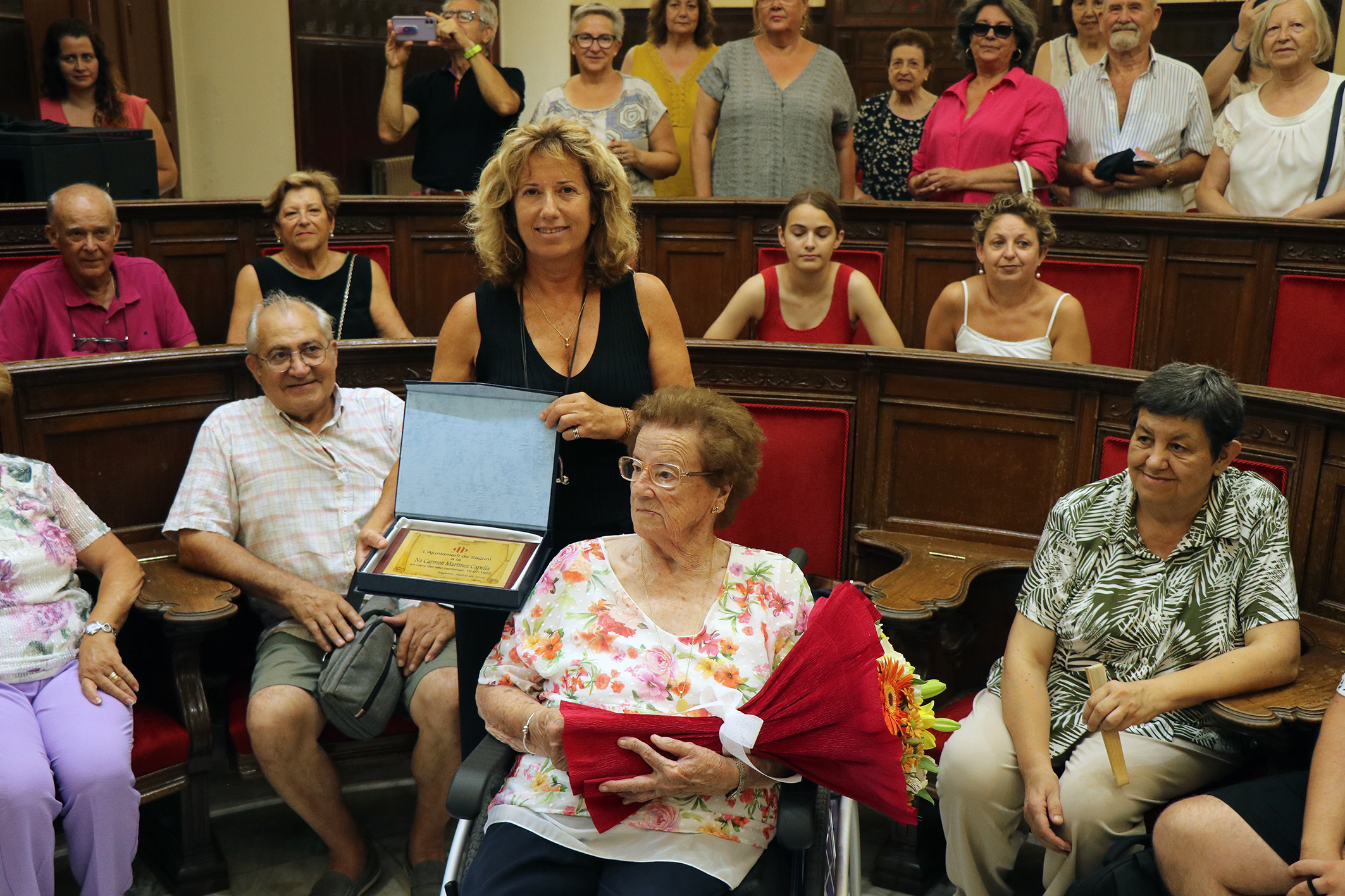 L'Ajuntament de Sagunt homenatja una saguntina centenària