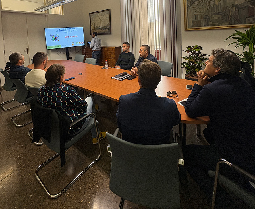 Sagunto presenta la memoria técnica del futuro estadio de fútbol a los grupos municipales