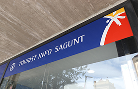 Tot i el temporal de vent i pluja Sagunt s’ompli de visitants durant la Setmana Santa