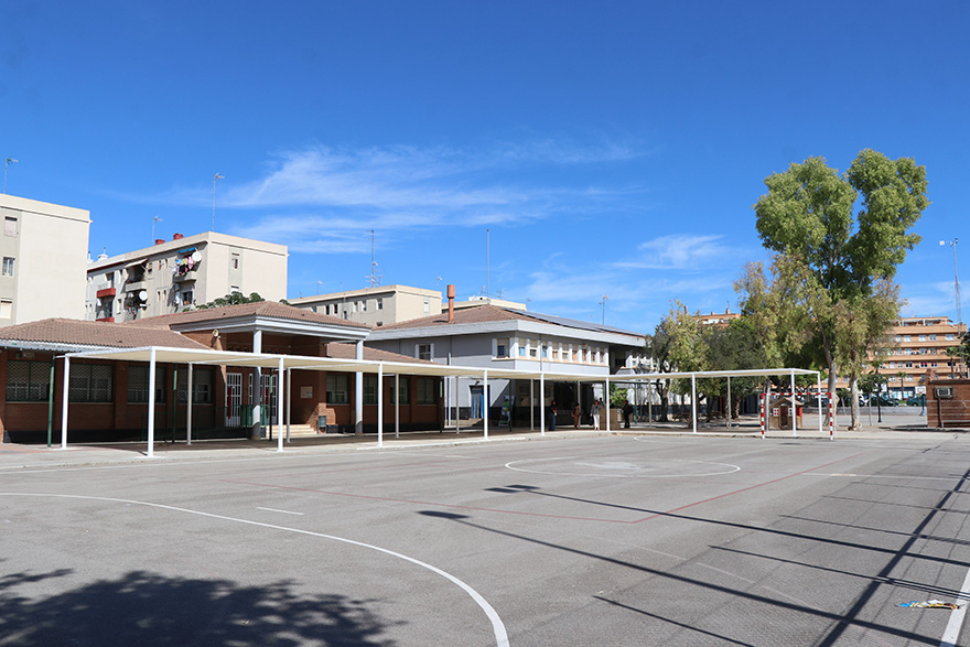 L'Ajuntament de Sagunt i PowerCo col·laboren en la instal·lació de zones d'ombra en els centres escolars