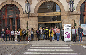 Sagunt guarda un minut de silenci en senyal de condemna i repulsa pel presumpte assassinat masclista ocorregut a Alacant