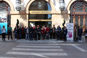 Sagunt guarda un minut de silenci pel presumpte assassinat masclista ocorregut a Loeches 