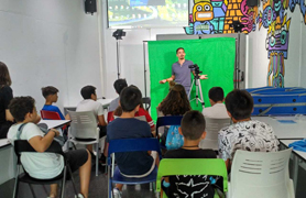 El Campus Youtuber s'està desenvolupant esta setmana en el Casal Jove del Port de Sagunt