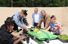 Un total de trenta-dos alumnes es formen en Imatge Personal, Jardineria i Manteniment en el Programa d’Aula Compartida