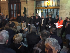 Concentració per a donar suport a la campanya citrícola a la porta de l'Ajuntament de Sagunt