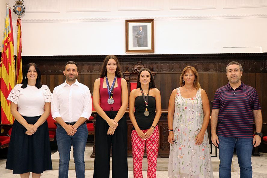El Ayuntamiento reconoce a dos jugadoras del CBF Puerto por el Campeonato de España Universitario de Baloncesto