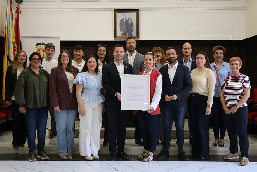 L'Ajuntament de Sagunt rep l'Associació Moros i Cristians Sagunt després de la declaració de Festa d'Interés Turístic Autonòmic
