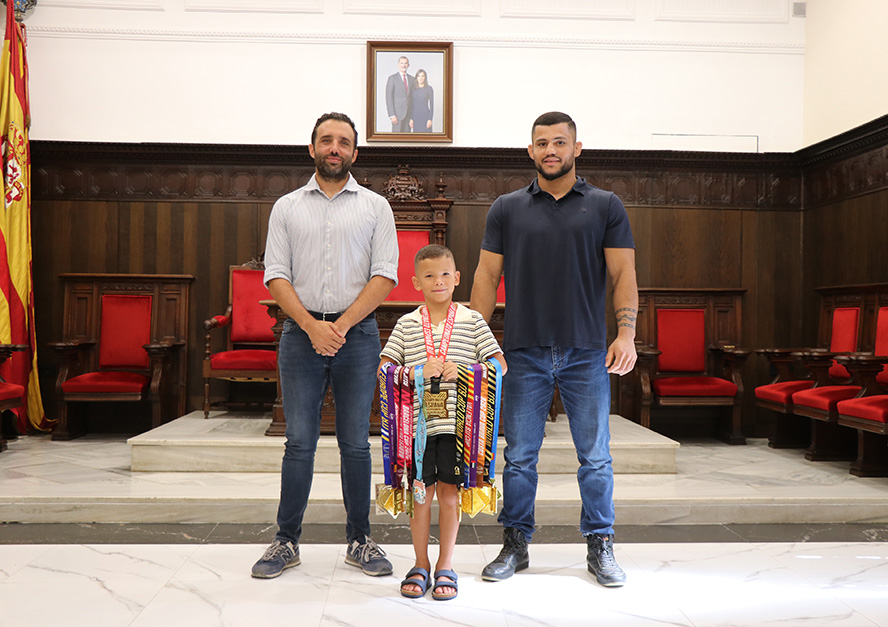 Homenaje municipal a Aleix Rivas por ganar la medalla de oro en el Campeonato de España de Jiu-Jitsu brasileño