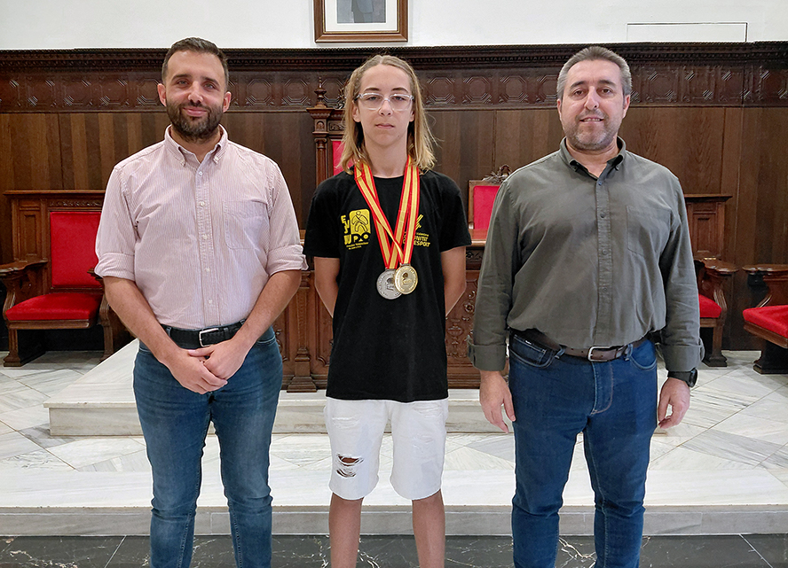 El Consistorio recibe al deportista local Yago Gómez, campeón de España cadete de wushu tradicional mano vacía
