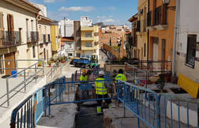 La delegació de Manteniment i Aigües de Sagunt intervenen en l'adequació dels carrers 2 de Maig i Mariano Mestre