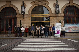 Sagunt guarda un minut de silenci en senyal de condemna i repulsa pel presumpte assassinat masclista ocorregut a Barcelona