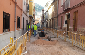 El Ayuntamiento de Sagunto está realizando trabajos de reurbanización en la calle Campoamor