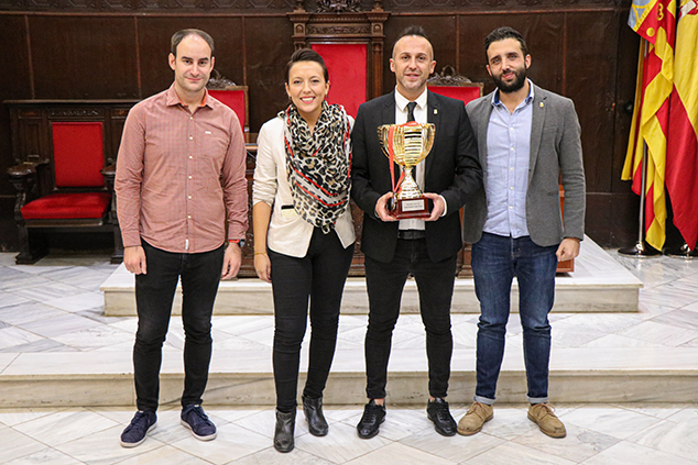 Pef Marte Autorizar El Ayuntamiento de Sagunto homenajea al subcampeón del mundo de peluquería  por equipos, Iván Martínez