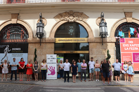Sagunt guarda un minut de silenci en senyal de condemna i repulsa pel presumpte assassinat masclista ocorregut a l’Hospitalet de Llobregat (Barcelona)