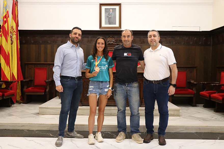 Sagunto reconoce el mérito de Laura Méndez por el bronce conseguido en la Media Maratón del Campeonato de España de Ruta