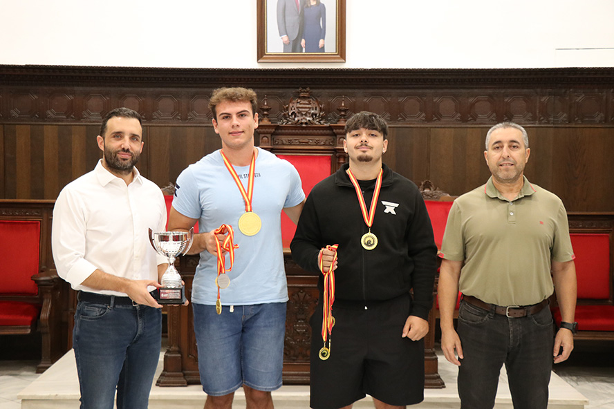 Marc Alonso i Pau Rodríguez reben el reconeixement municipal pels seus campionats d'Espanya de powerlifting