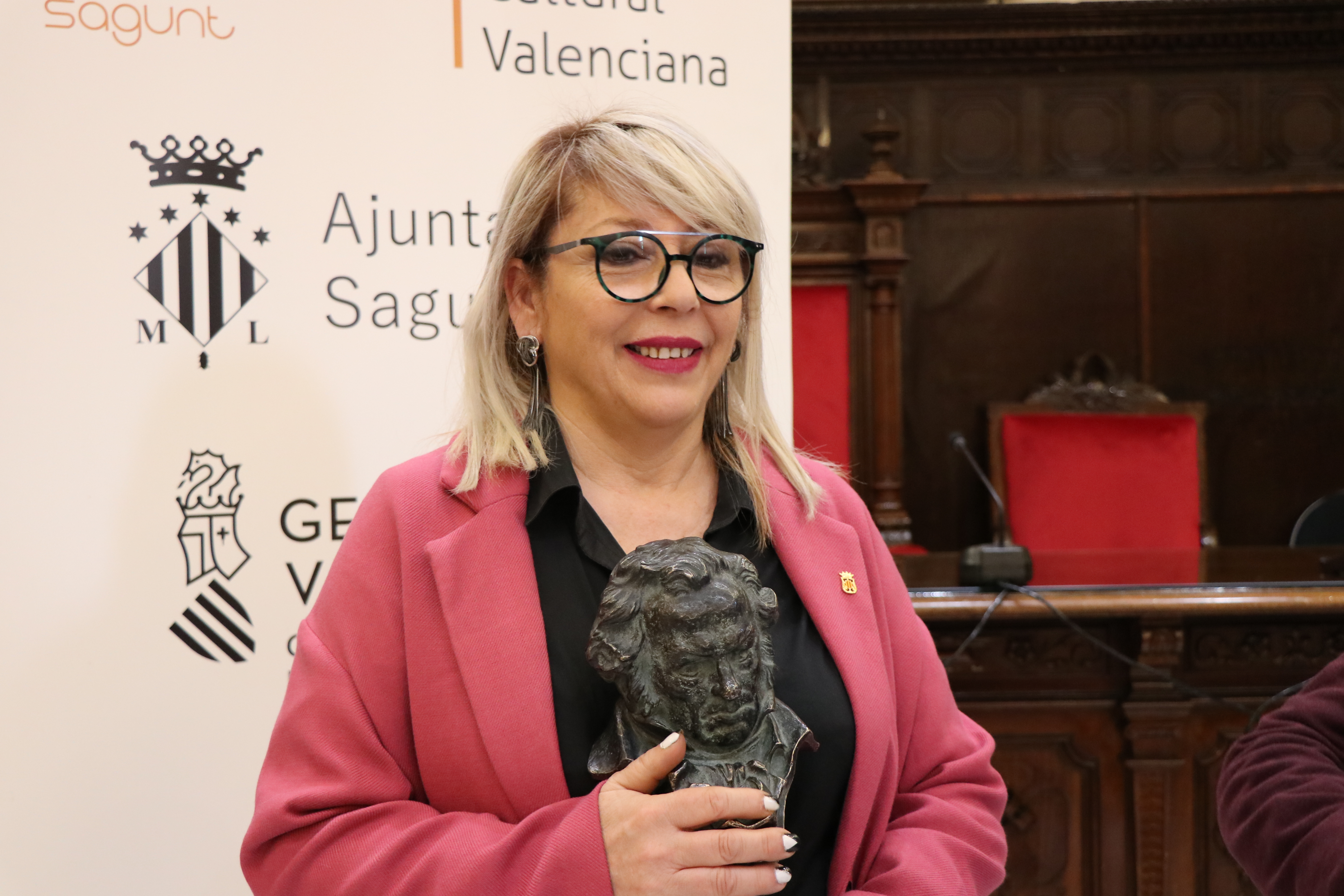 Partido Señal Disgusto Recepció a Amparo Sánchez, guanyadora d'un Goya 2019 a la Mejor Peluquería  y Maquillaje