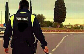La Policia Local de Sagunt deté un home per negar-se a realitzar la prova d’alcoholèmia 
