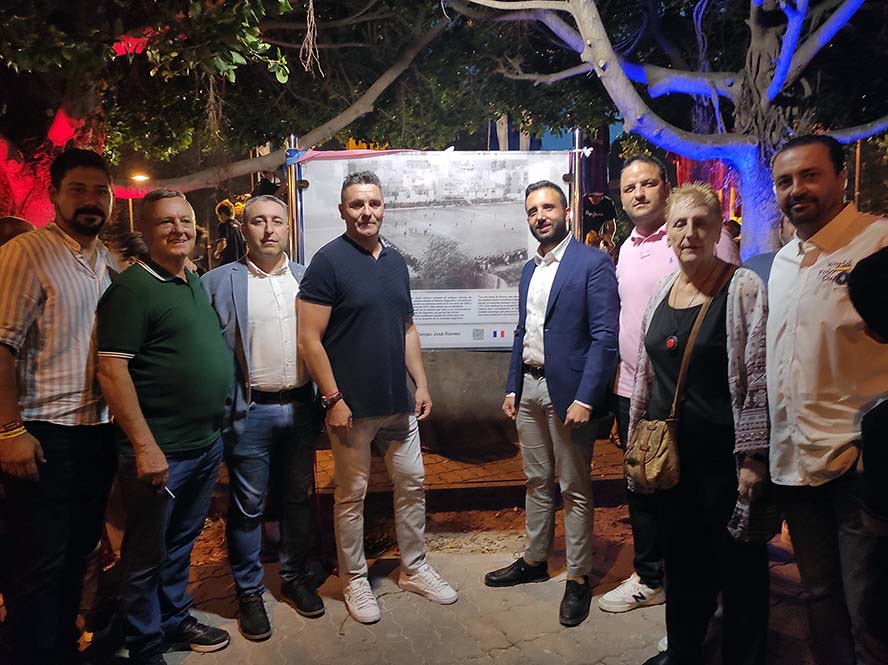 La plaza Antiga Moreria alberga un monolito en recuerdo del antiguo campo de fútbol Romeu