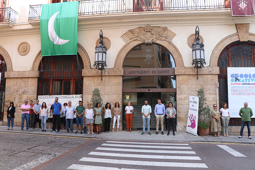 Sagunto guarda un minuto de silencio en señal de condena y repulsa por el presunto asesinato machista en Toledo