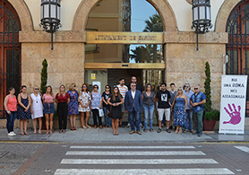 Sagunt guarda un minut de silenci pel presumpte assassinat masclista ocorregut a Jaén