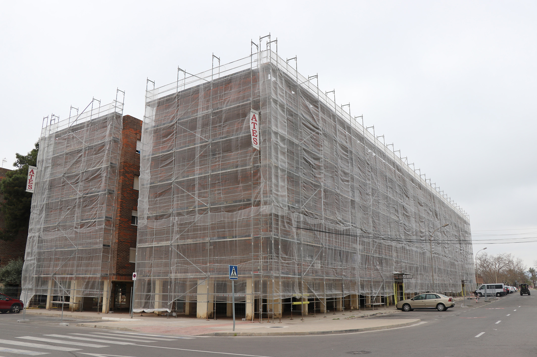 Comencen els treballs de rehabilitació en blocs de cases de les places Vicente Aleixandre i Jacinto Benavente del barri de Baladre