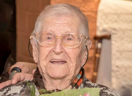 L'Ajuntament de Sagunt ret homenatge a la dona més longeva de la ciutat amb 106 anys